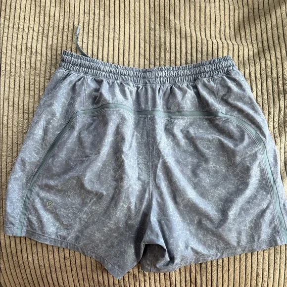 lululemon mens pacebreaker 5inch linerless shorts  (L) - Picture 2 of 5